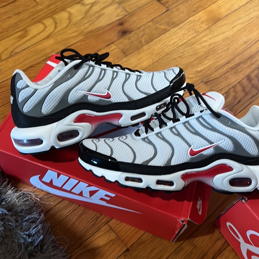 Nike Air Max Plus - NWT. Men’s Size 9 1/2 - Brand New Never Worn. 100% Deadstock